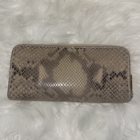 Michael Kors wallet - Picture 2 of 3